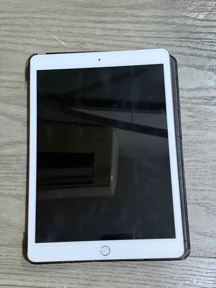 الجيل السابع 128قيقا مع الكرتون والفاتورةipad 1