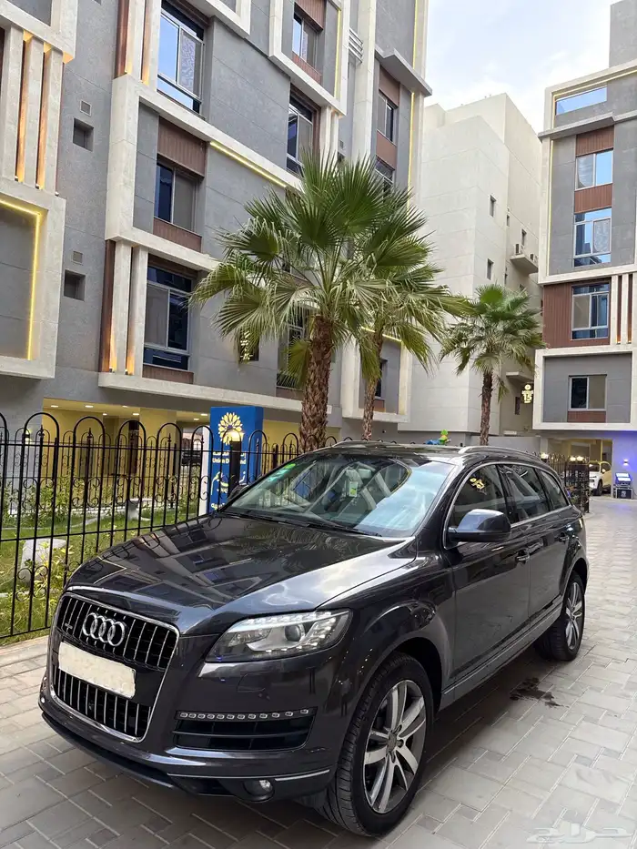 Audi Q7 2014 مخزن 2