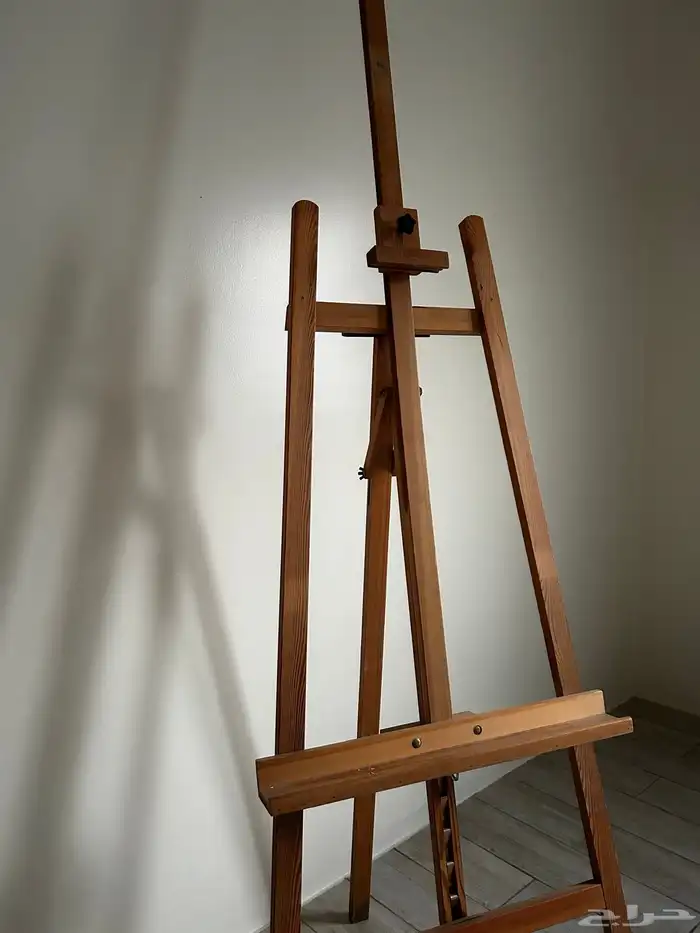 ستاند للرسم والعرض حجم كبير خالي من العيوب للإيجار اوالبيع 2