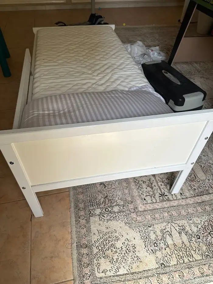 سرير اطفال 0