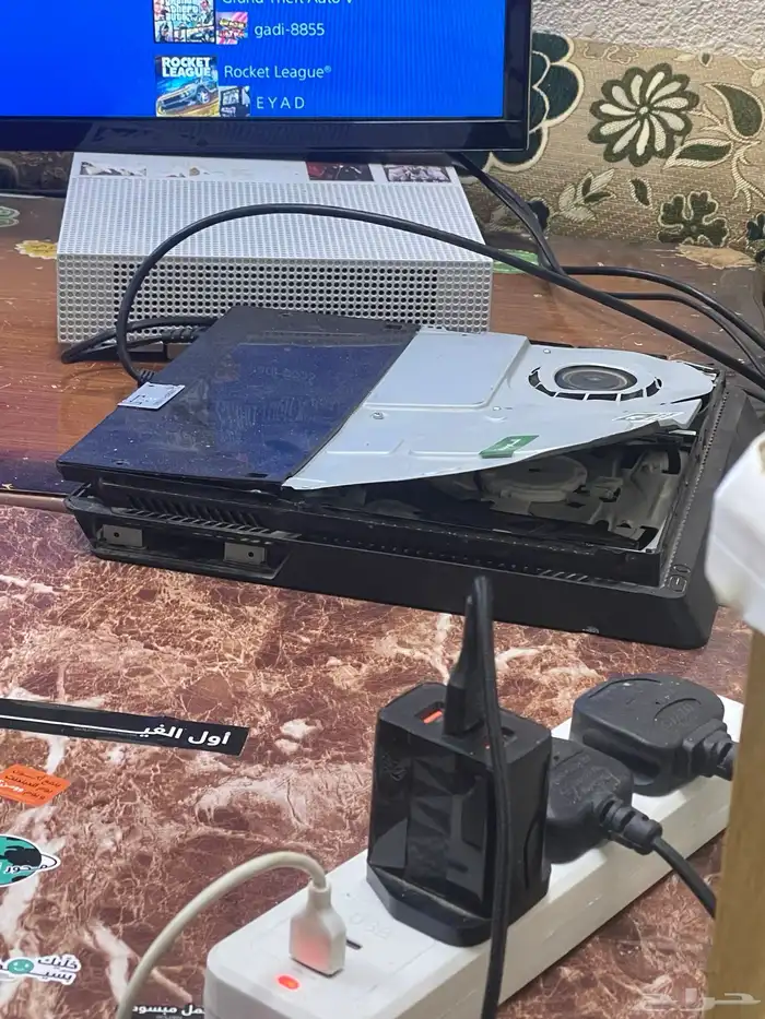 سوني فور مع شاشه 0