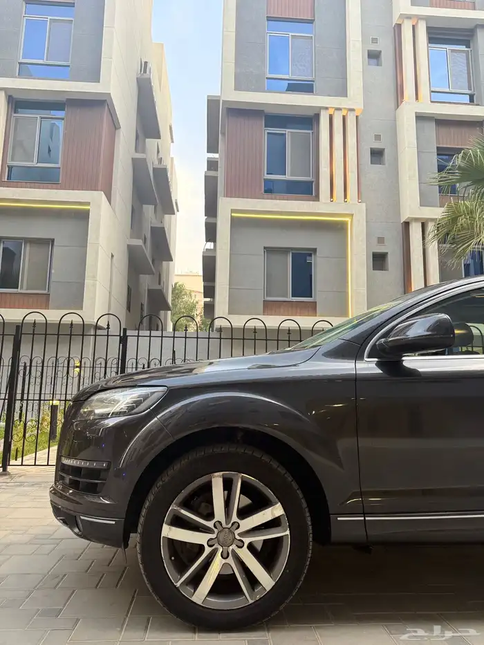 Audi Q7 2014 مخزن 7