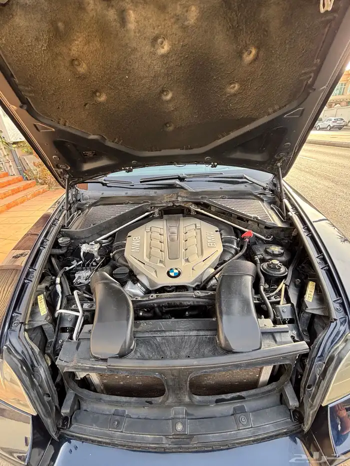 BMW X6 8 cylinder twin turbo 5