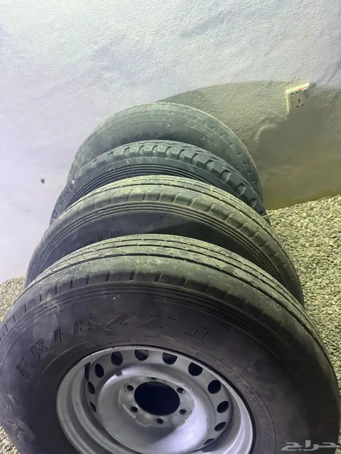 للبيع جنوط هلل مع كفرات شواهين 3 وواحد دنلوب 0