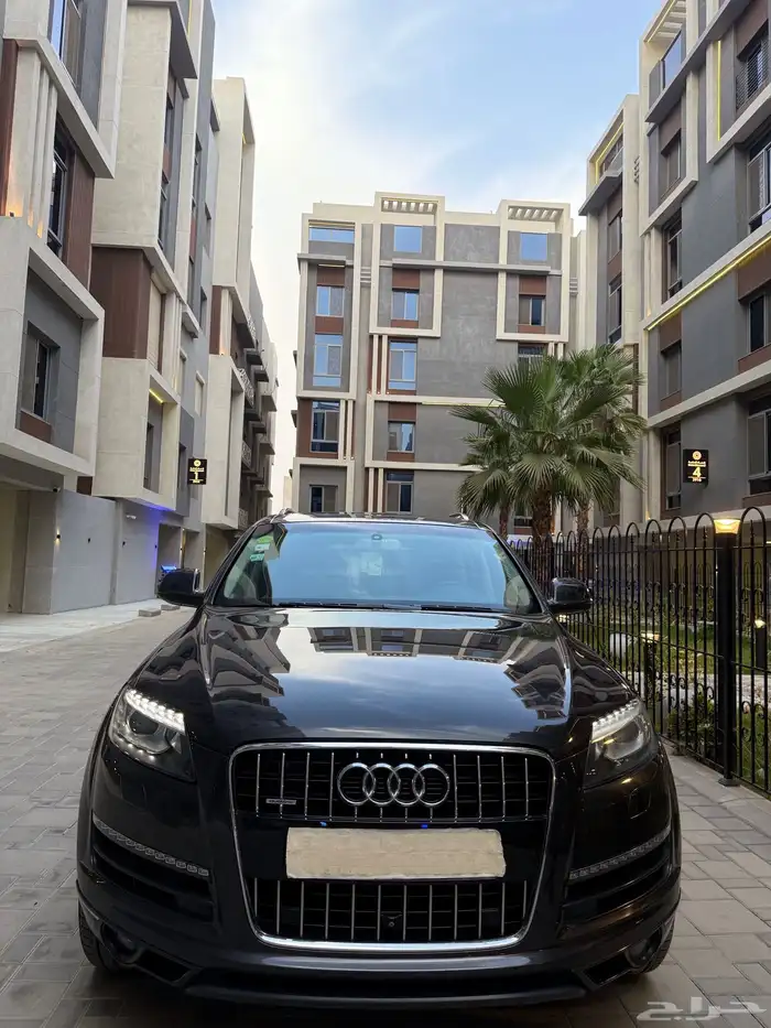 Audi Q7 2014 مخزن 0