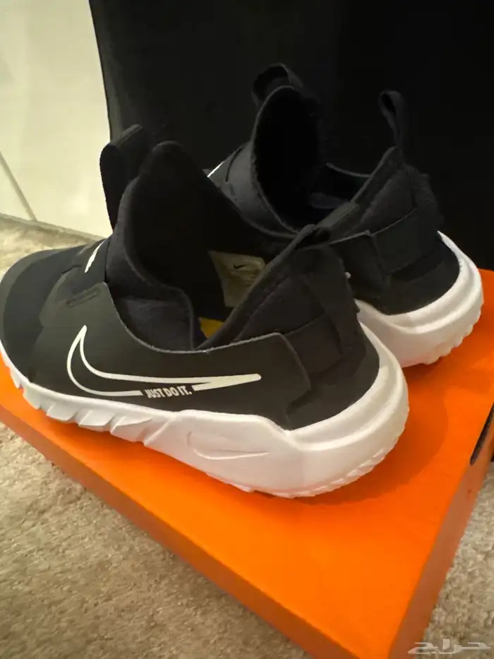 جزمة أولاد سوداء مقاسNIKE 39 2