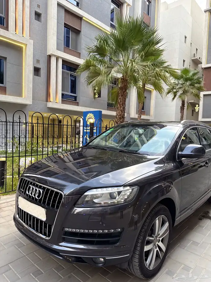 Audi Q7 2014 مخزن 3