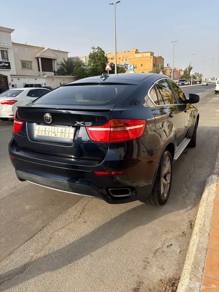 BMW X6 8 cylinder twin turbo 2