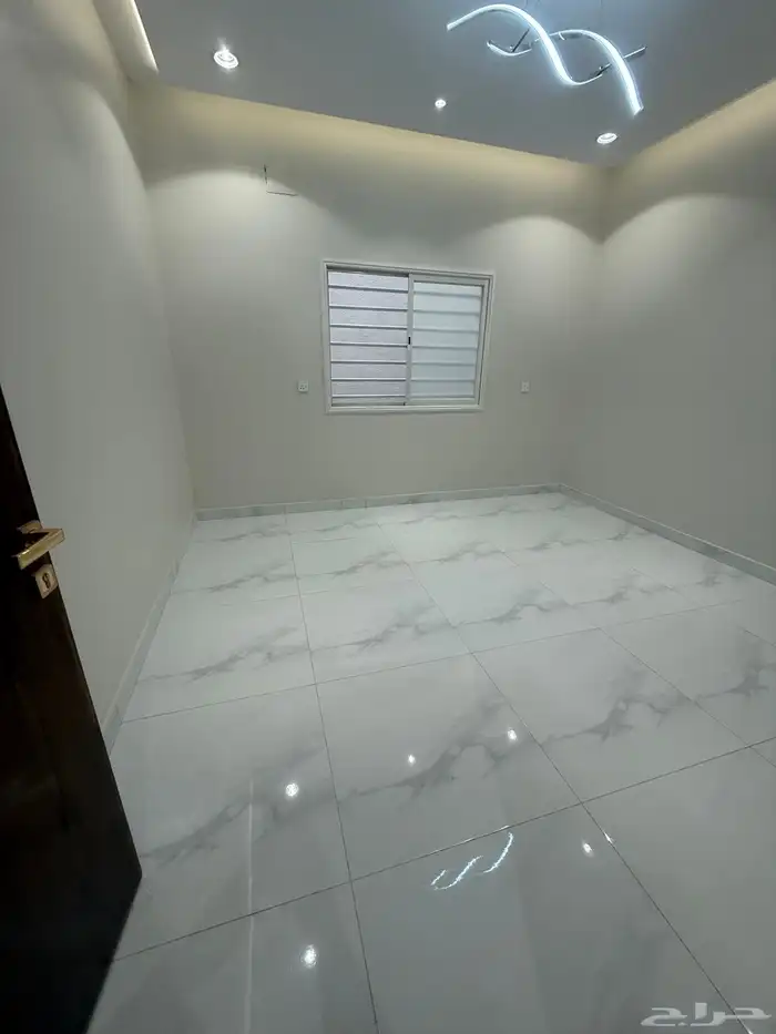للبيع دور ارضي بحوش وروف بملحق علوي حي الزهور المحاله ابها 30