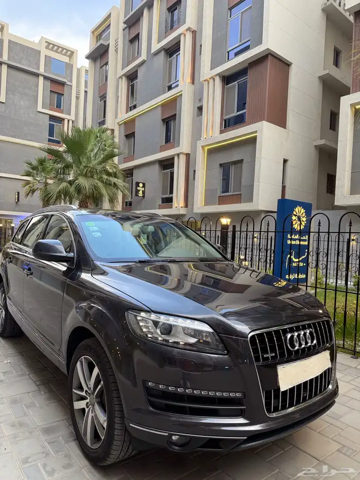 Audi Q7 2014 مخزن 5