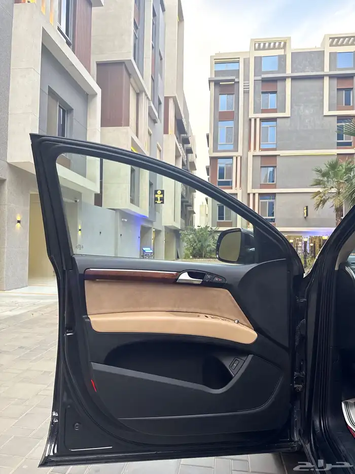 Audi Q7 2014 مخزن 22