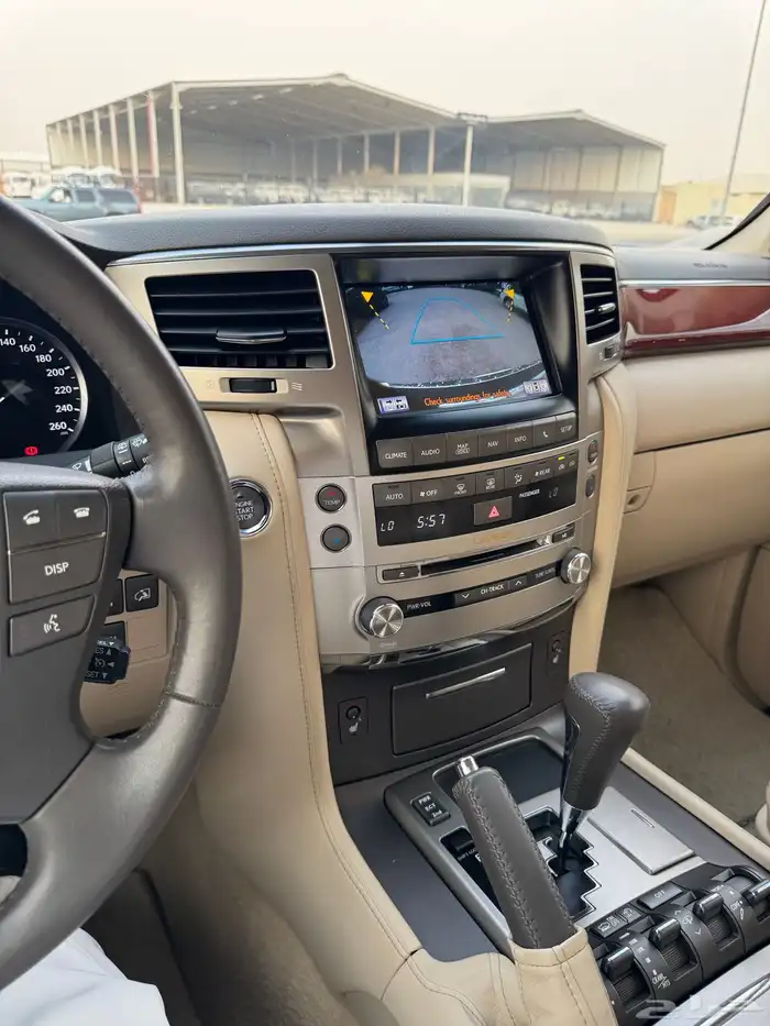 للبيع لكزس 2014 - Lx 570 - كلاسك مخزن ممشى قليل جدا 12