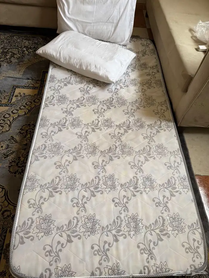 مرتب نظيف وبطانيه 1
