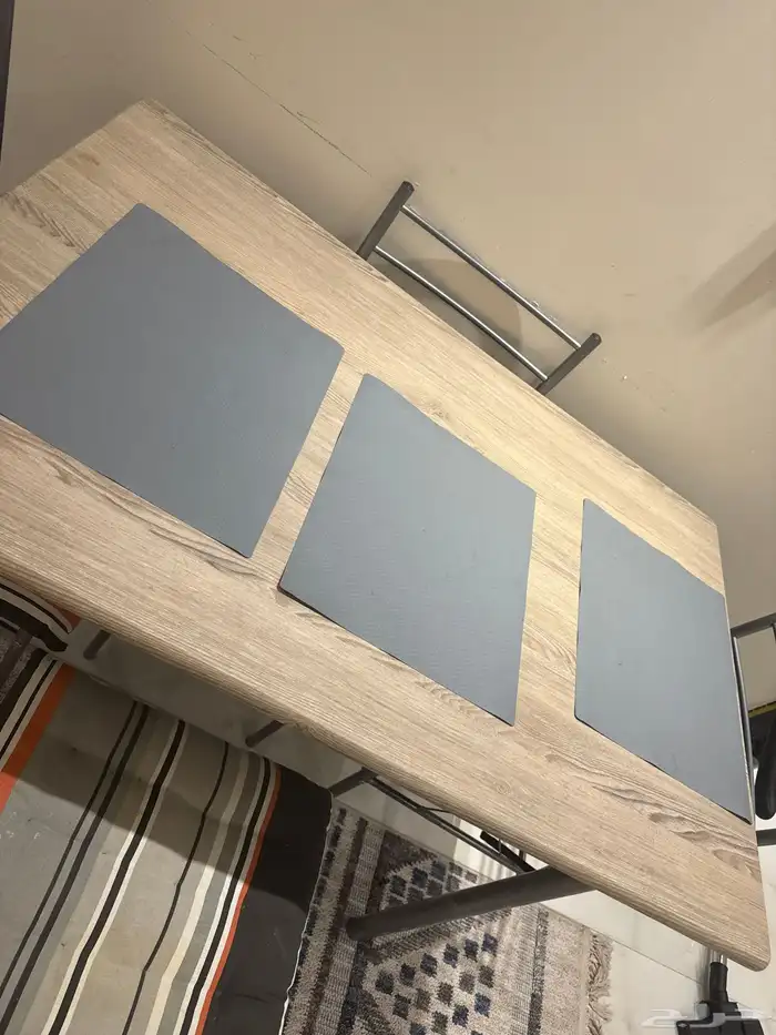 طاولة طعام مع 4 كراسي 2