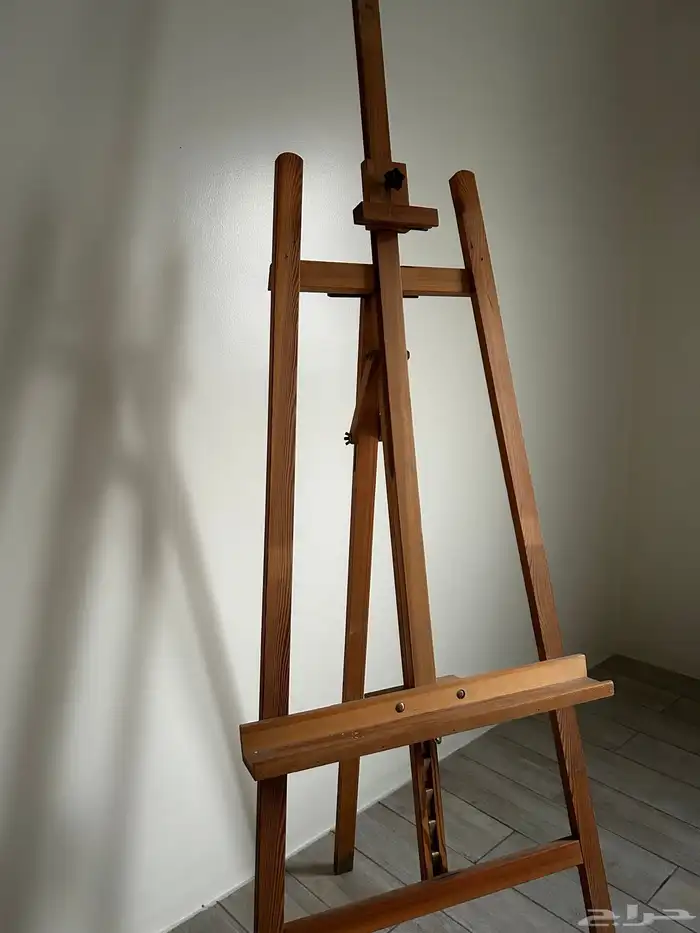 ستاند للرسم والعرض حجم كبير خالي من العيوب للإيجار اوالبيع 3