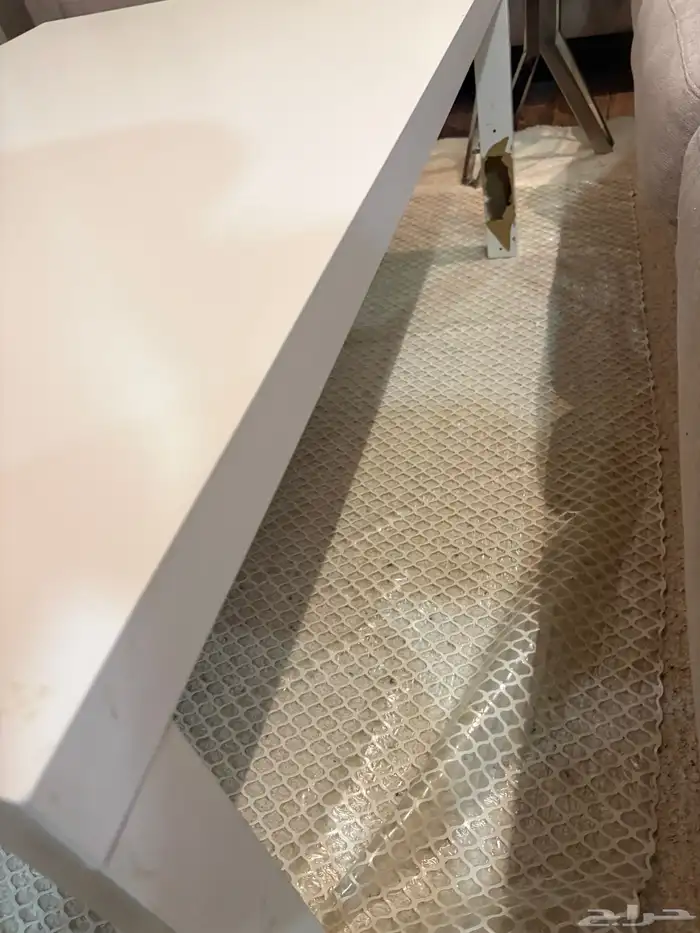 طاولة ايكيا مستعملة شبة نظيفة 0