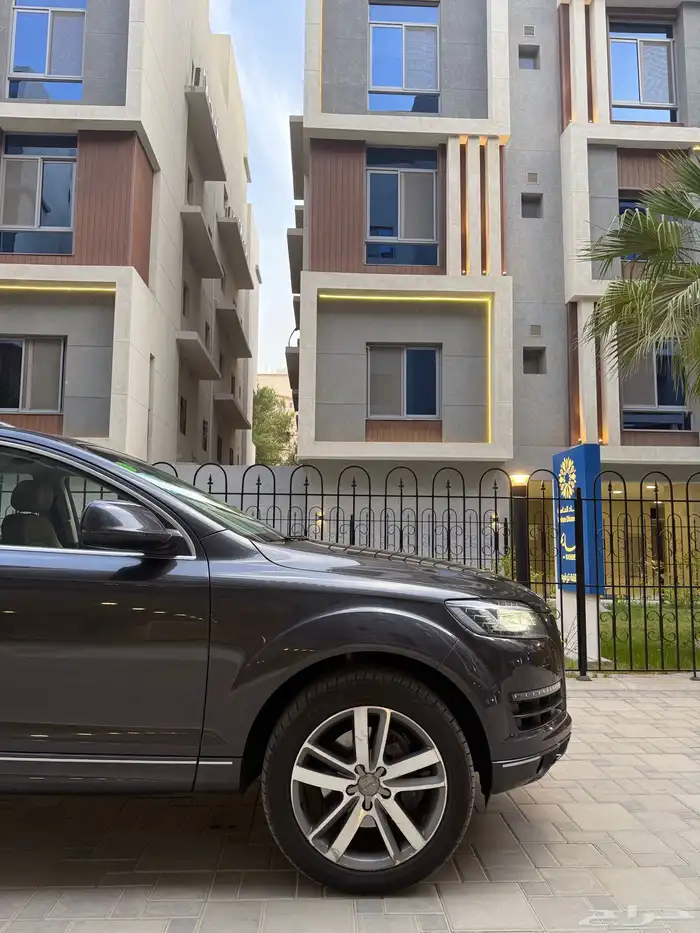 Audi Q7 2014 مخزن 10