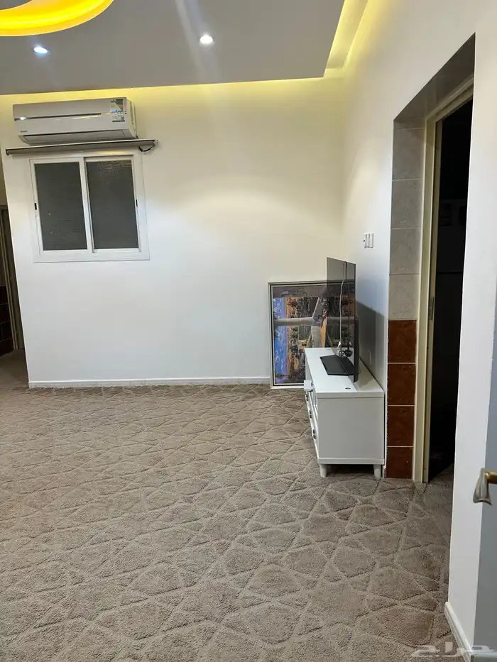 شقق للايجار السنوي بالمندق على الشارع بجوار العثيم(عوائل) 2