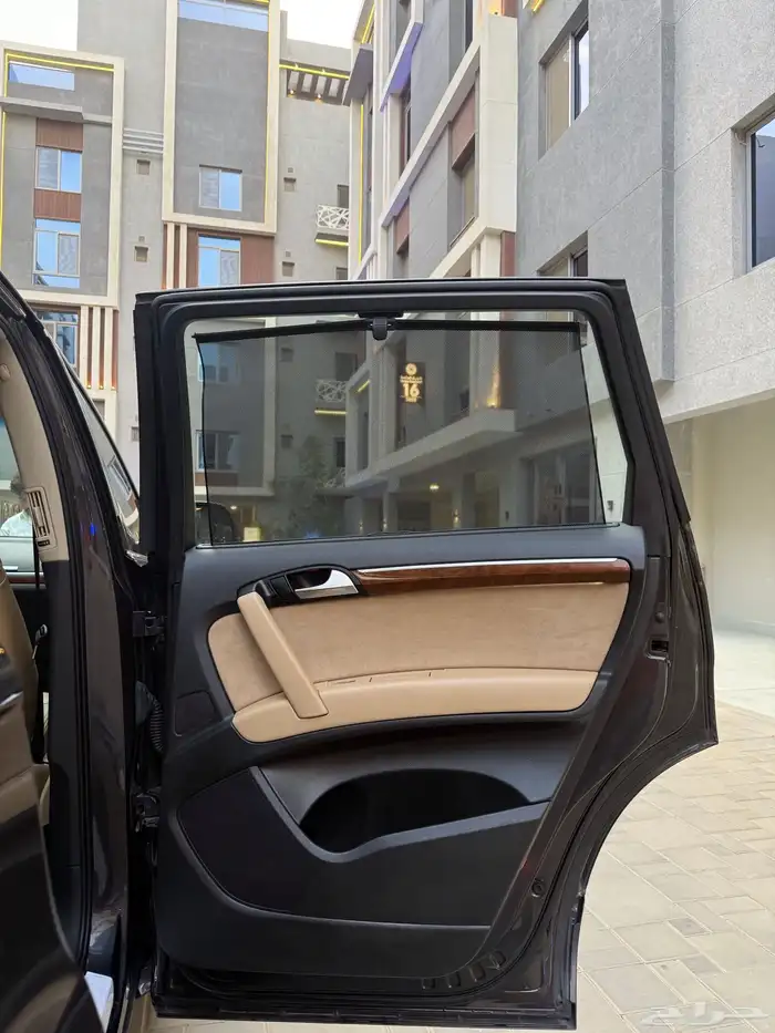 Audi Q7 2014 مخزن 25