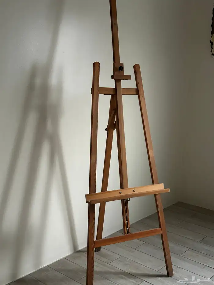 ستاند للرسم والعرض حجم كبير خالي من العيوب للإيجار اوالبيع 0