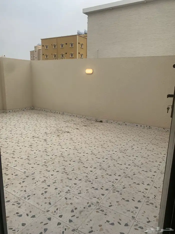 للبيع روف علوي مع ملحق مدخل سيارة مكون م8 غرف السعر 680 الف 23