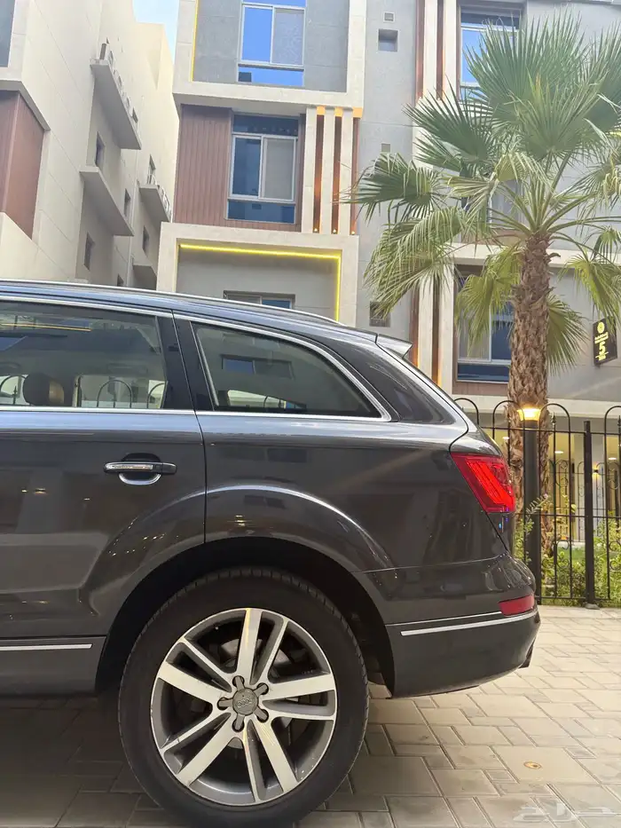 Audi Q7 2014 مخزن 8