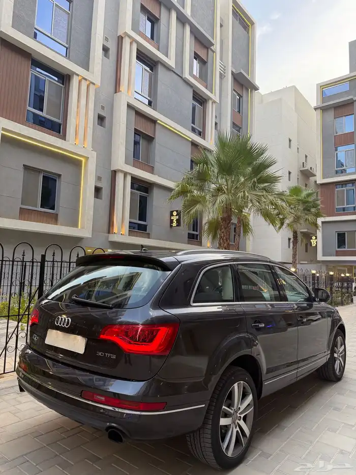 Audi Q7 2014 مخزن 12