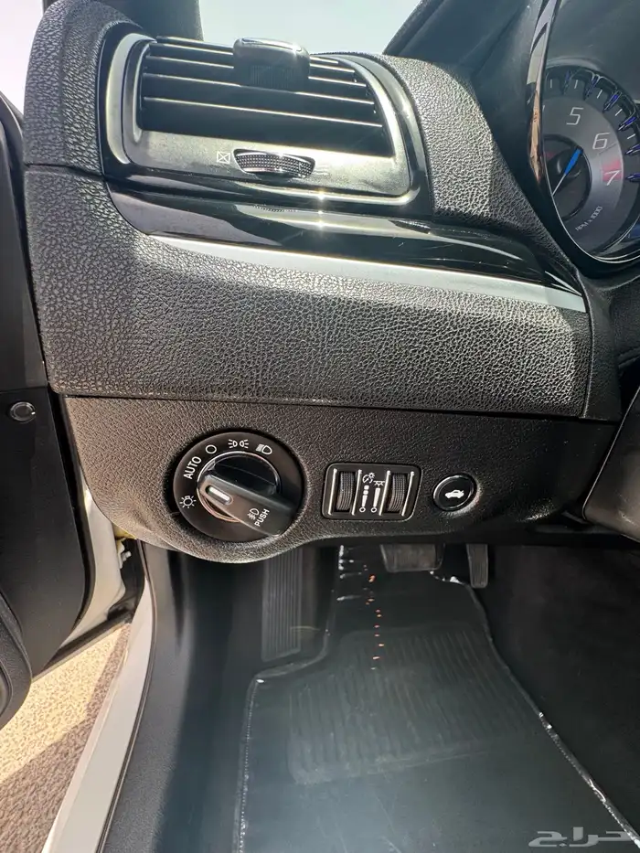 Chrysler 300S 2018 like new 9