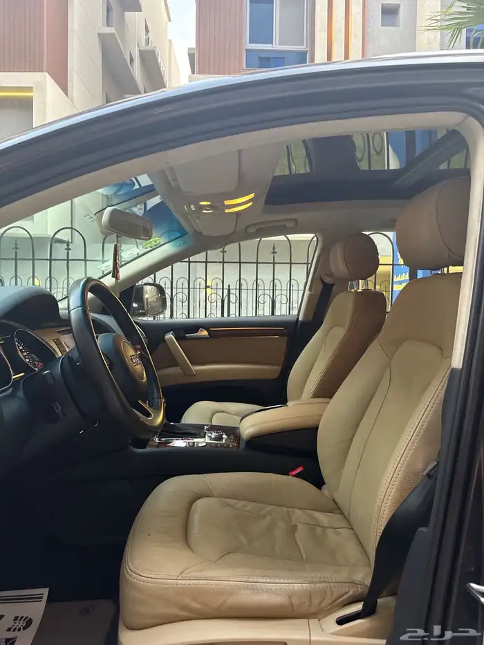 Audi Q7 2014 مخزن 16