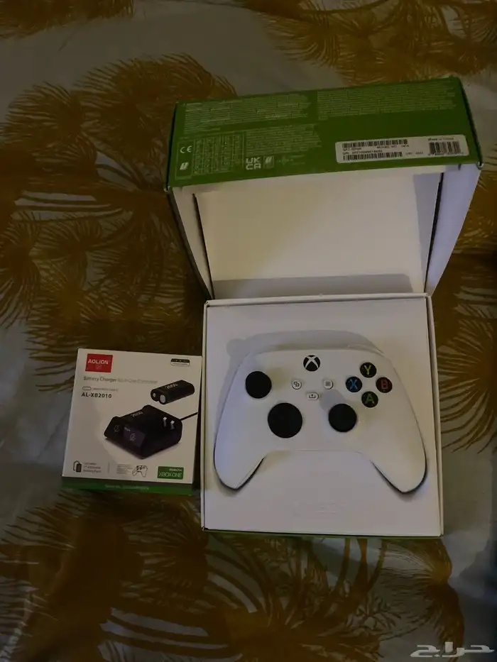 يد Xbox series  استخدام خفيف جدا خمس ساعات  مع بطارية إضافي 2