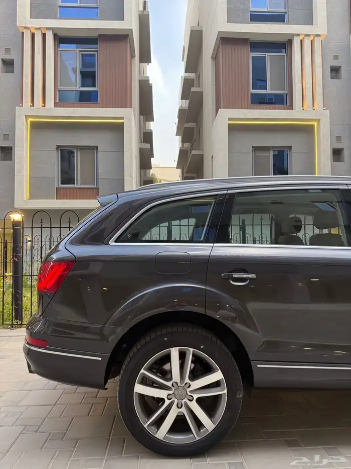 Audi Q7 2014 مخزن 11