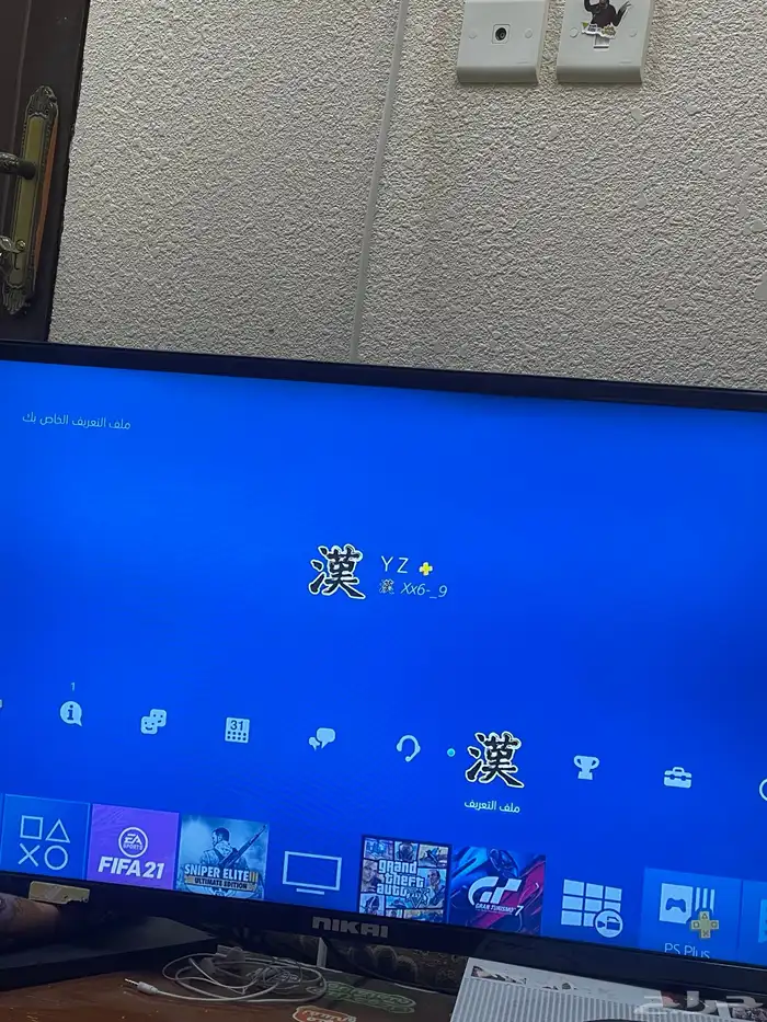 سوني فور مع شاشه 1