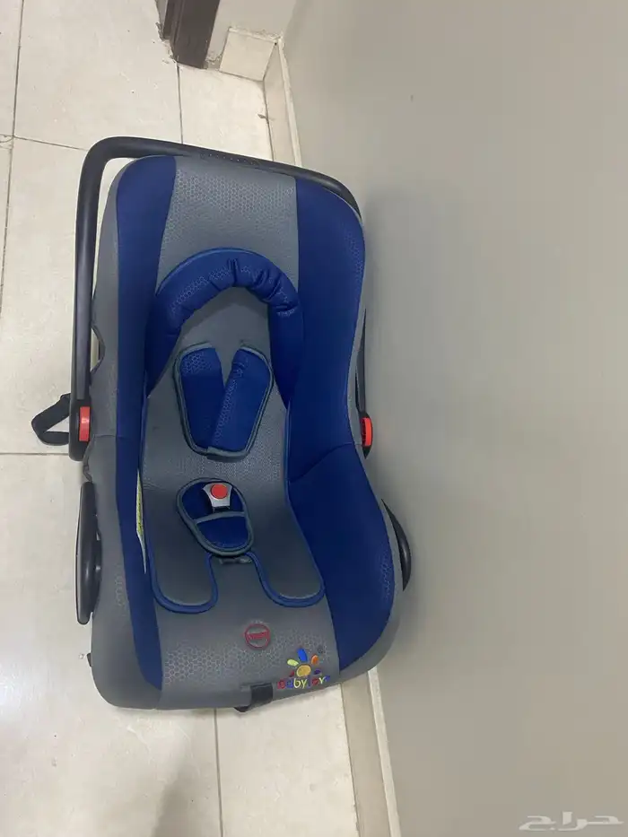 للبيع مقعد سيارة اطفال اخر الجديد استخدم قليل 0