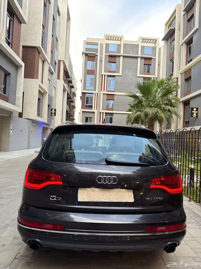 Audi Q7 2014 مخزن 15
