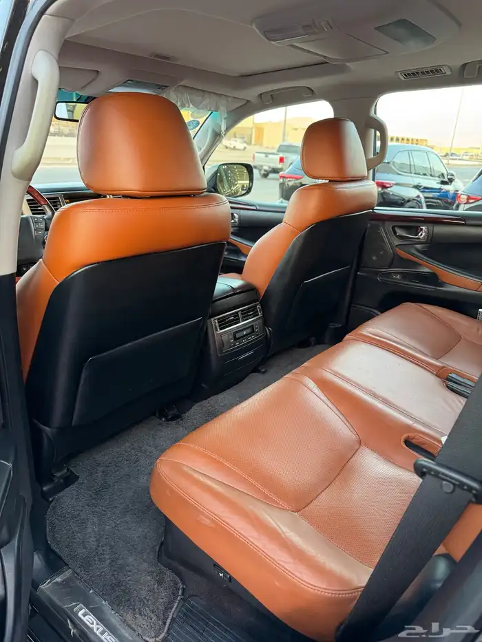 للبيع لكزس 2011 LX570 - مخزن عداد 153 الف فقط 5