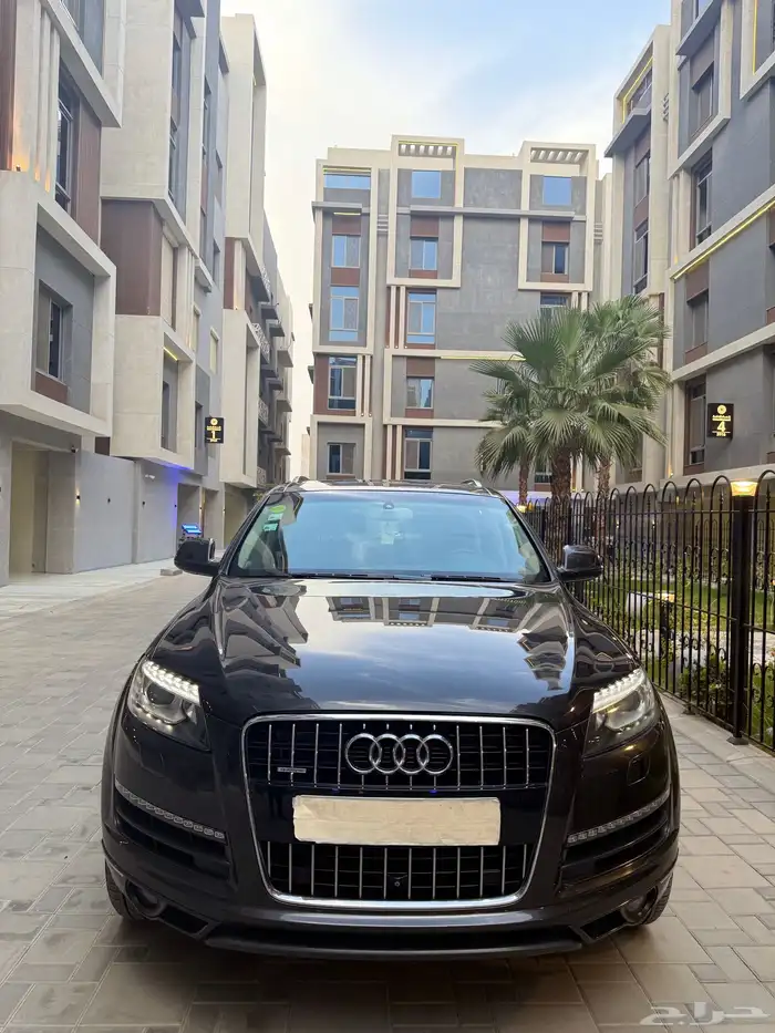 Audi Q7 2014 مخزن 1