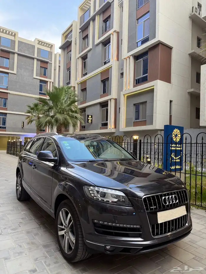 Audi Q7 2014 مخزن 4