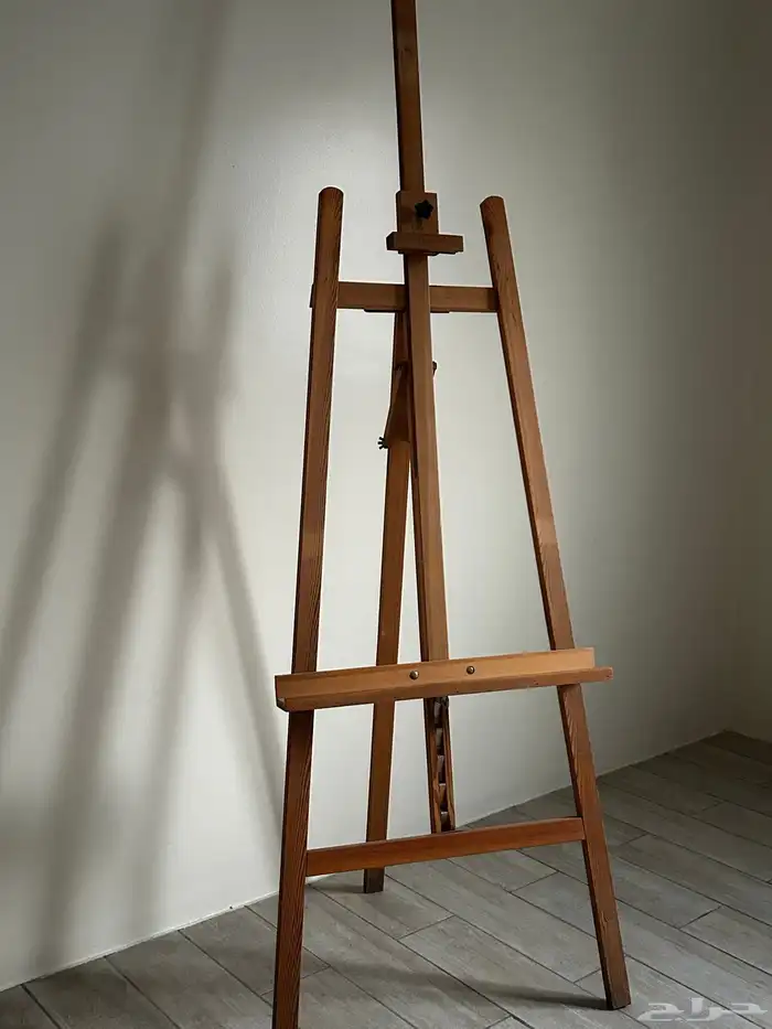 ستاند للرسم والعرض حجم كبير خالي من العيوب للإيجار اوالبيع 1