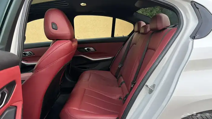 دبليو الفئة الثالثة 2022 BMW 320 14