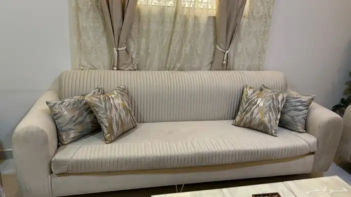 مجلس كنب نظيف جدا  جدا  للبيع 3