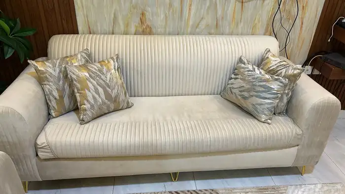 مجلس كنب نظيف جدا  جدا  للبيع 2