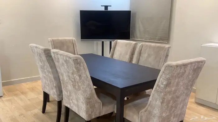 طاولة طعام راقية للبيع 0