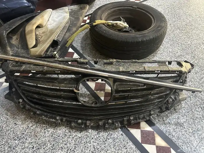 قطع غيار مازدا للبيع 1