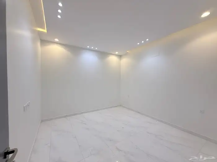 للبيع شقه ارضيه6غرف مدخل سياره شارع50م بالثمانين بسعر550الف 15