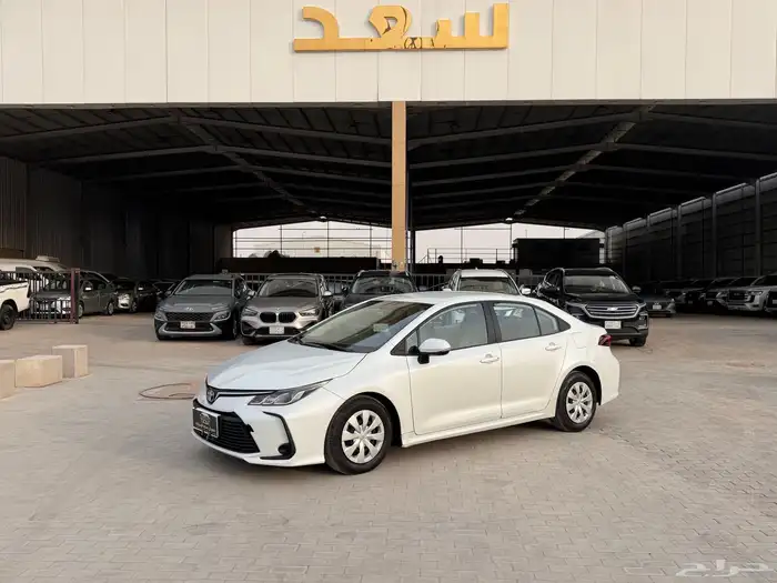 تويوتا كورولا 2022 ابيض 2.0 0
