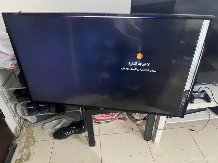 شاشة lg سمارت 50 بوصه فيها كسر زي ما بالصورة البيع لاعلي سع 3