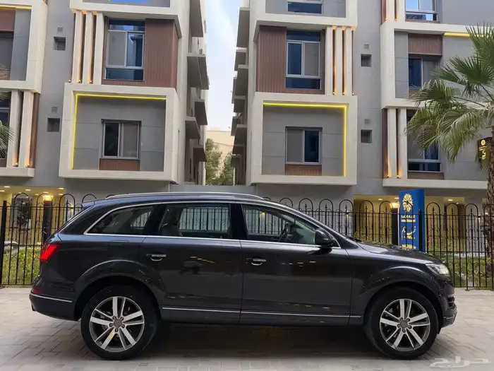Audi Q7 2014 مخزن 9