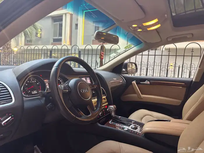 Audi Q7 2014 مخزن 17