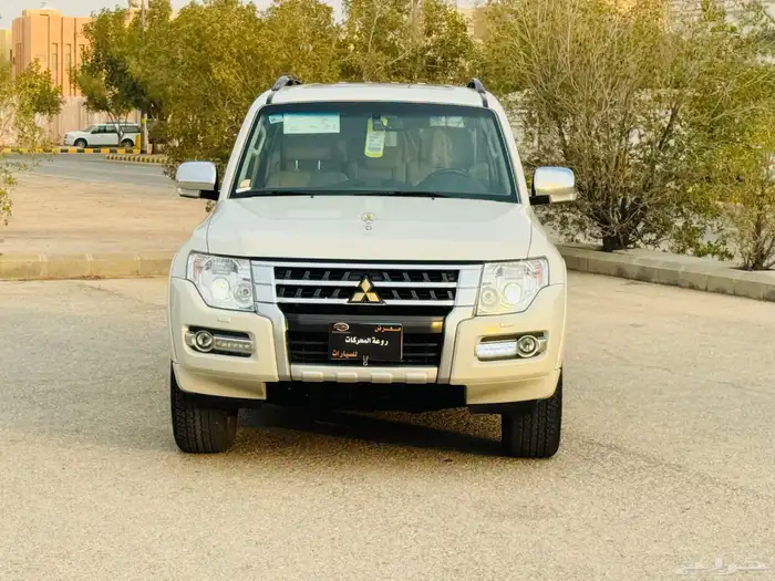 ميتسوبيشي باجيرو فل كامل علامه ذهبيه 1