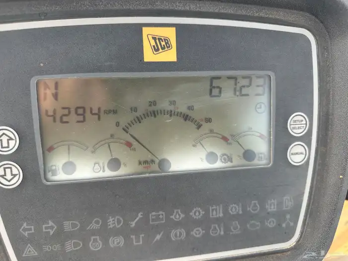 شيول Jcb موديل 2011 نظيف 4